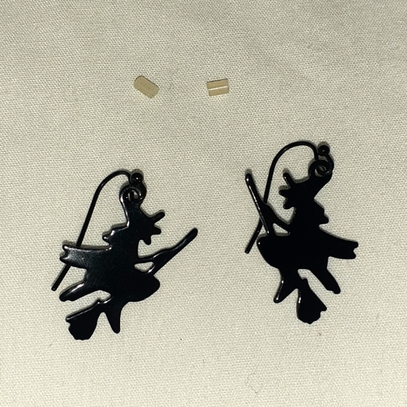 Avon Jewelry - Avon Halloween motif witch earrings